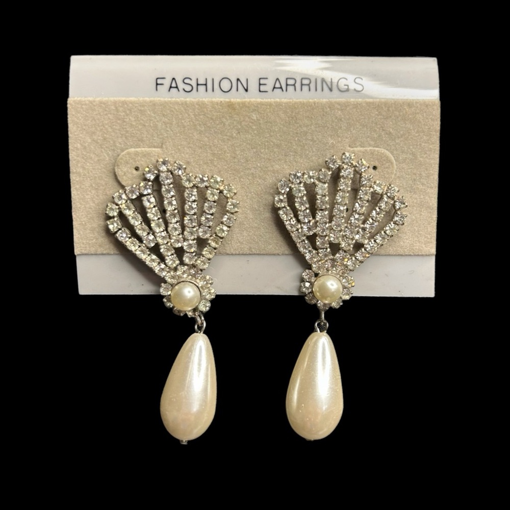 Diamond Clam & Pearl Drop Pierced Earrings